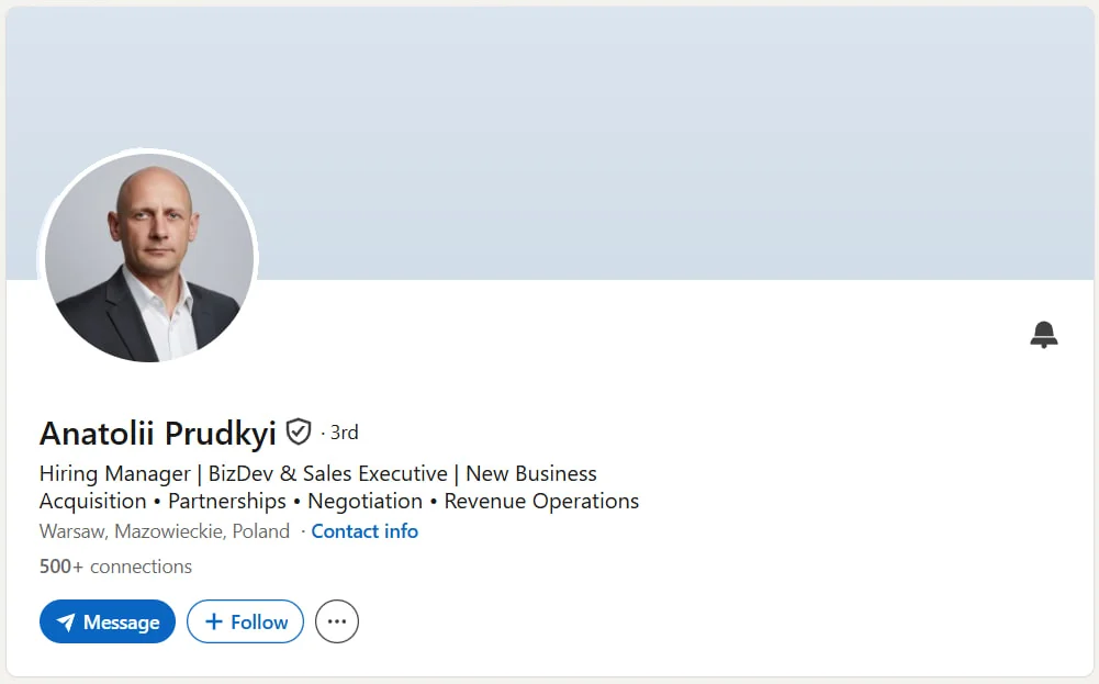 LinkedIn profile header of a verified ready profile in Warsaw, Poland